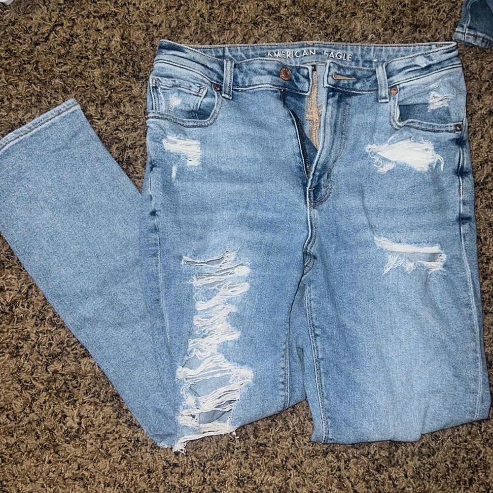 american eagle ripped jeans !!